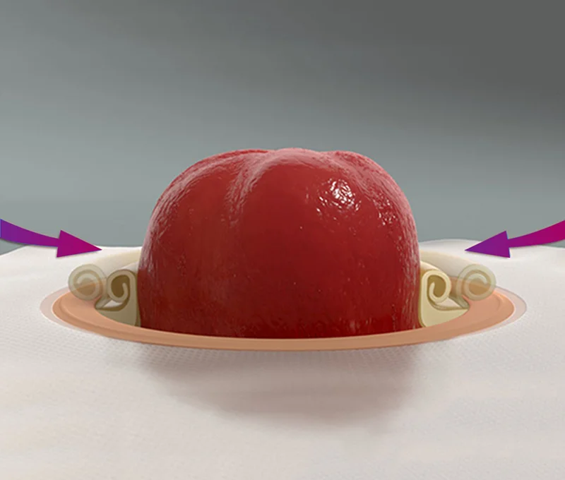 ein rotes Ei auf einem weißen Teller